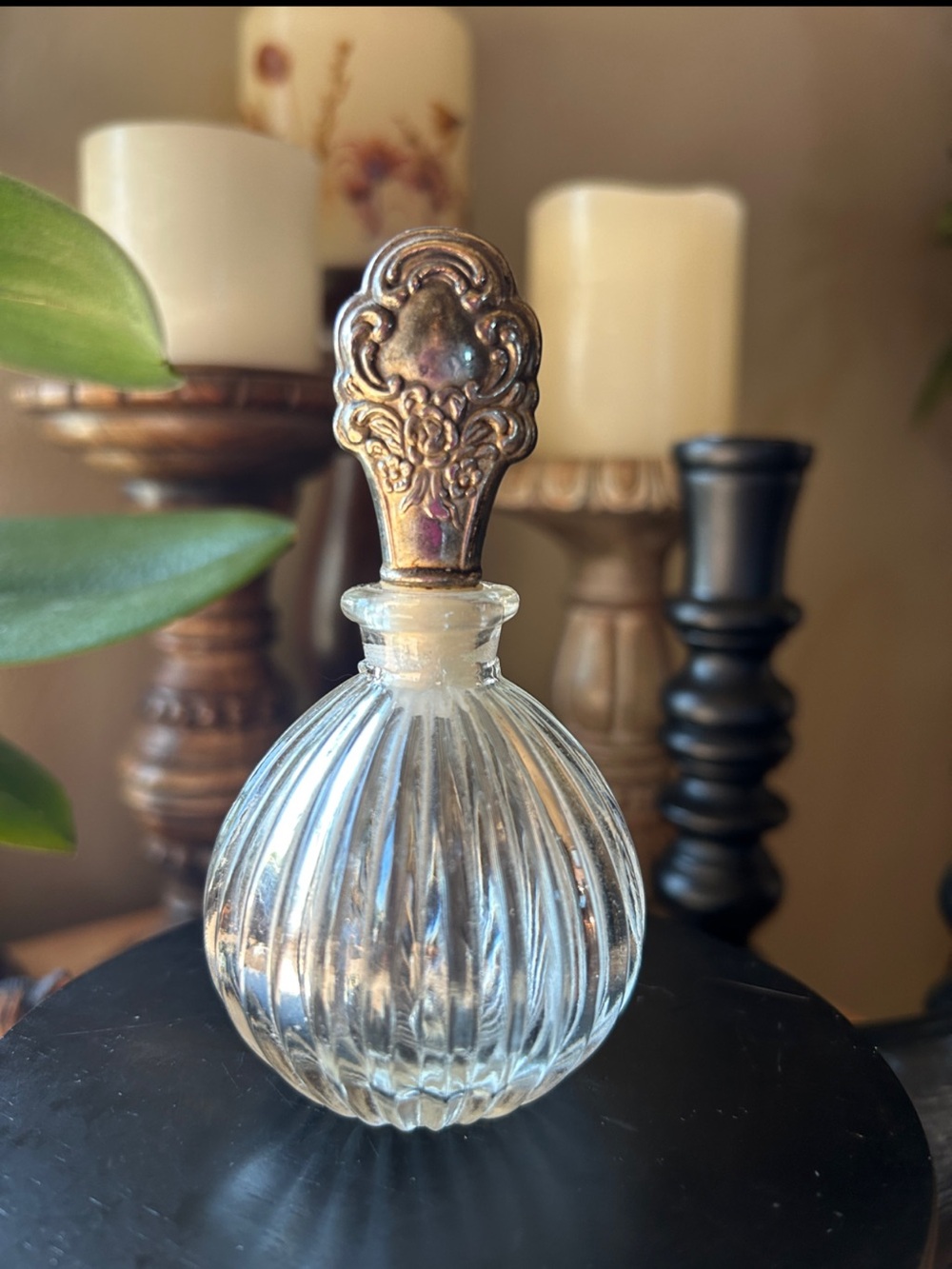 Vintage International silver Co.
Perfume Glass Bottle Silver plated
Stopper 1991